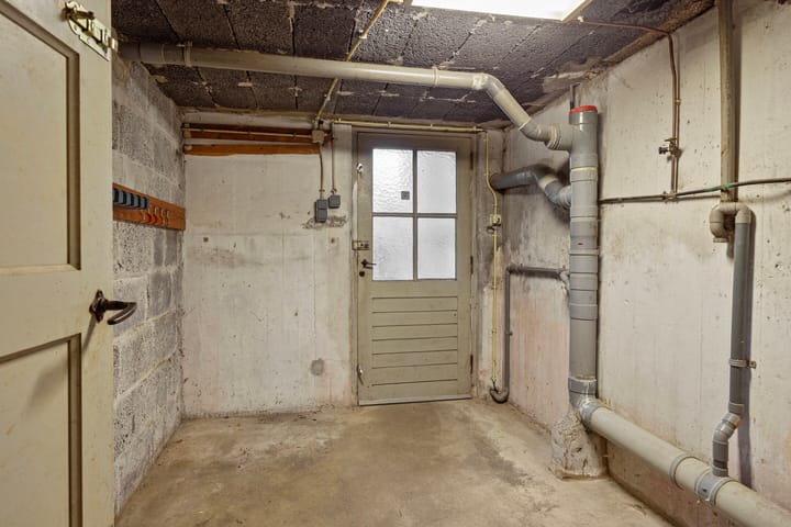 Photo 26 of Burg. Willemsstraat 28