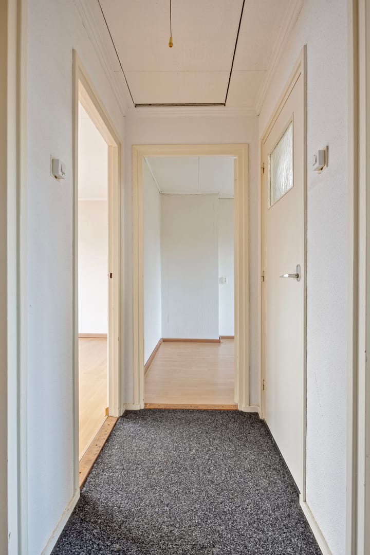 Photo 15 of Burg. Willemsstraat 28