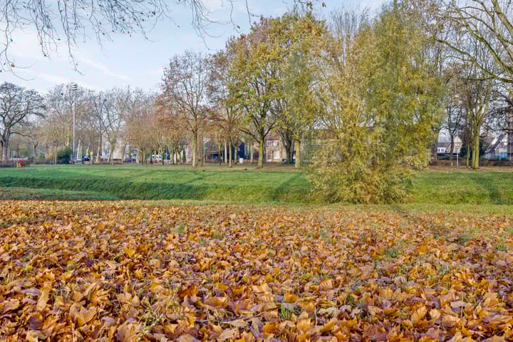 Photo 30 of Burg. Willemsstraat 28