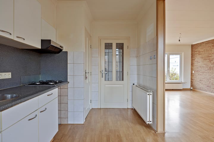 Photo 13 of Burg. Willemsstraat 28