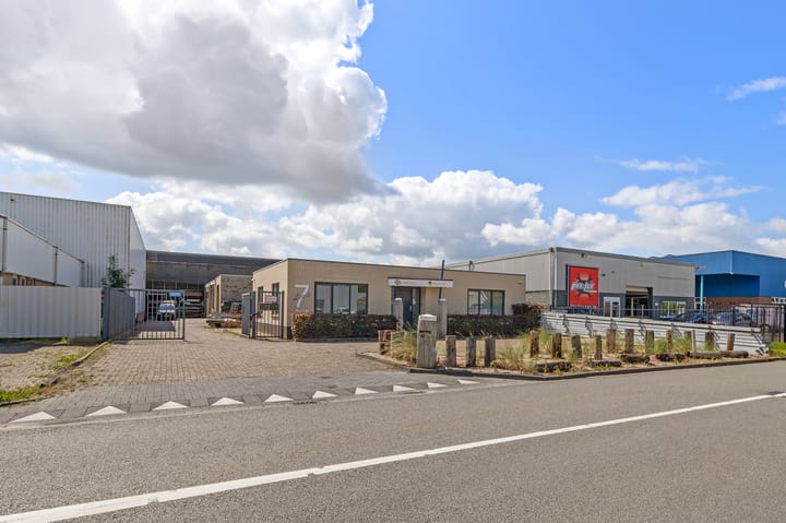 Strijmaden 7, Roosendaal