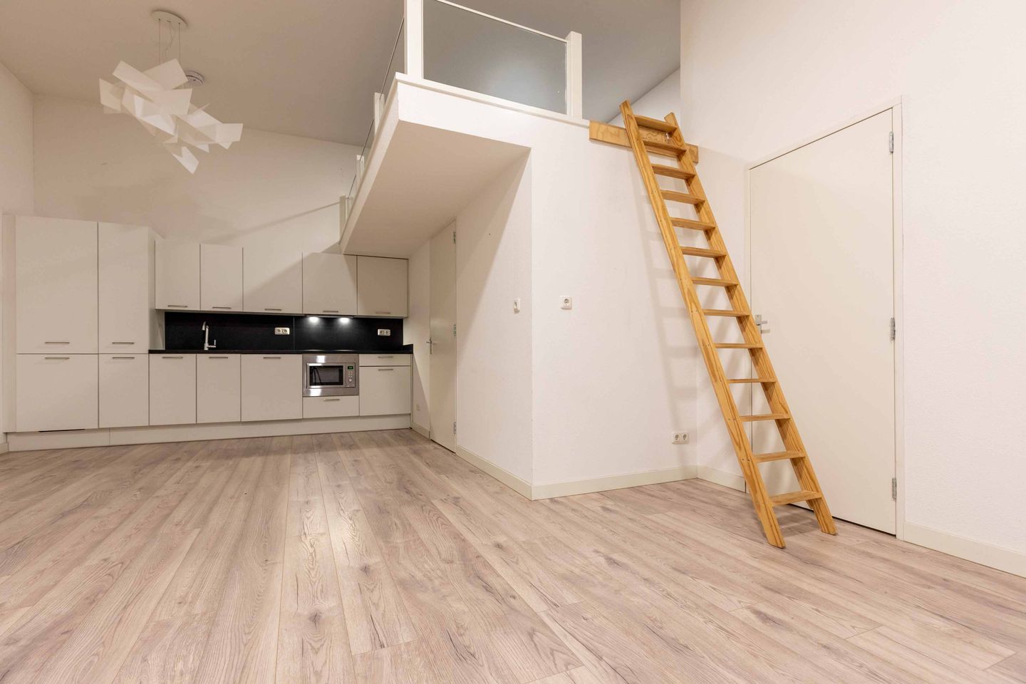 Photo 5 of Stromarkt 25-B