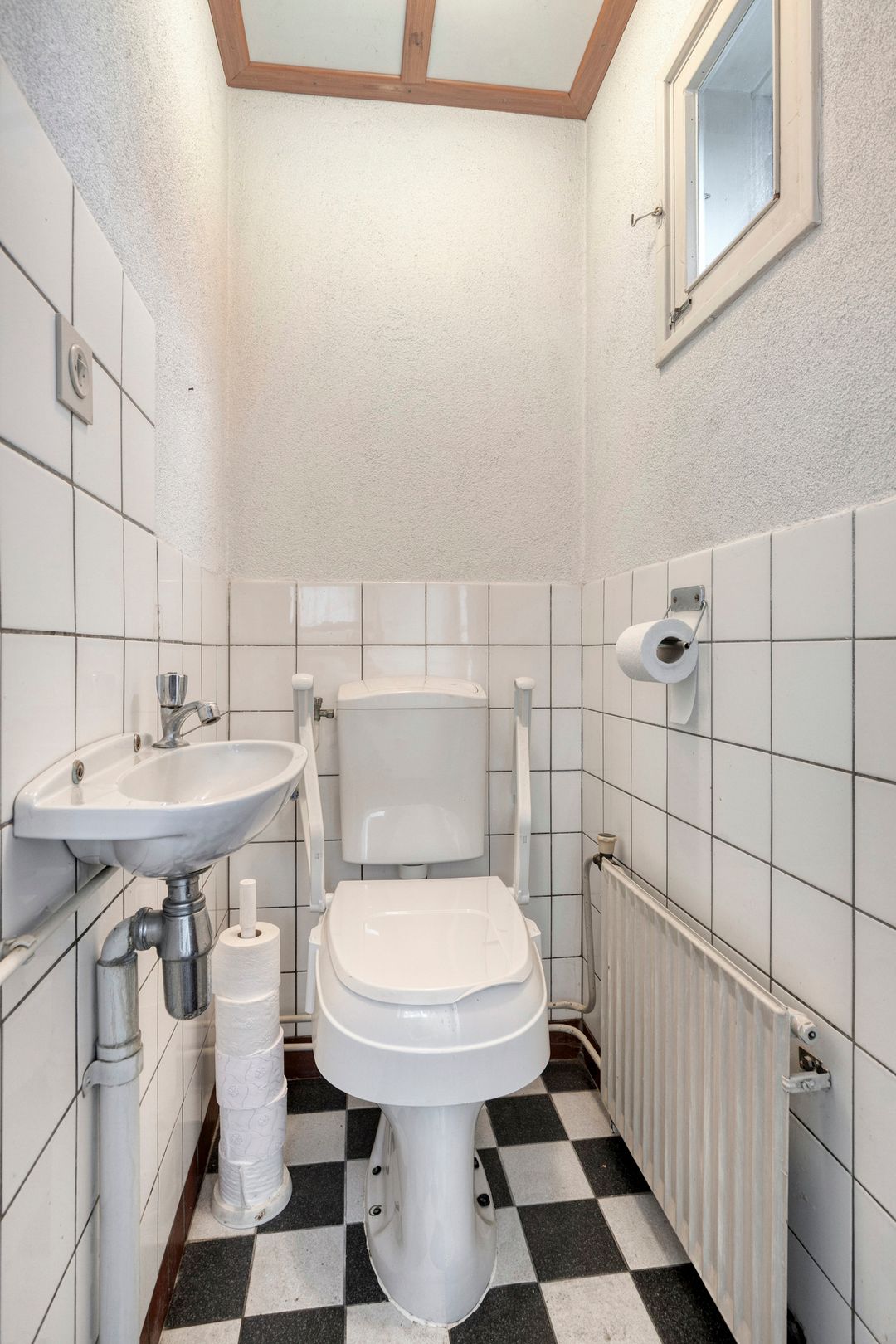 Photo 8 of Van den Houtstraat 12