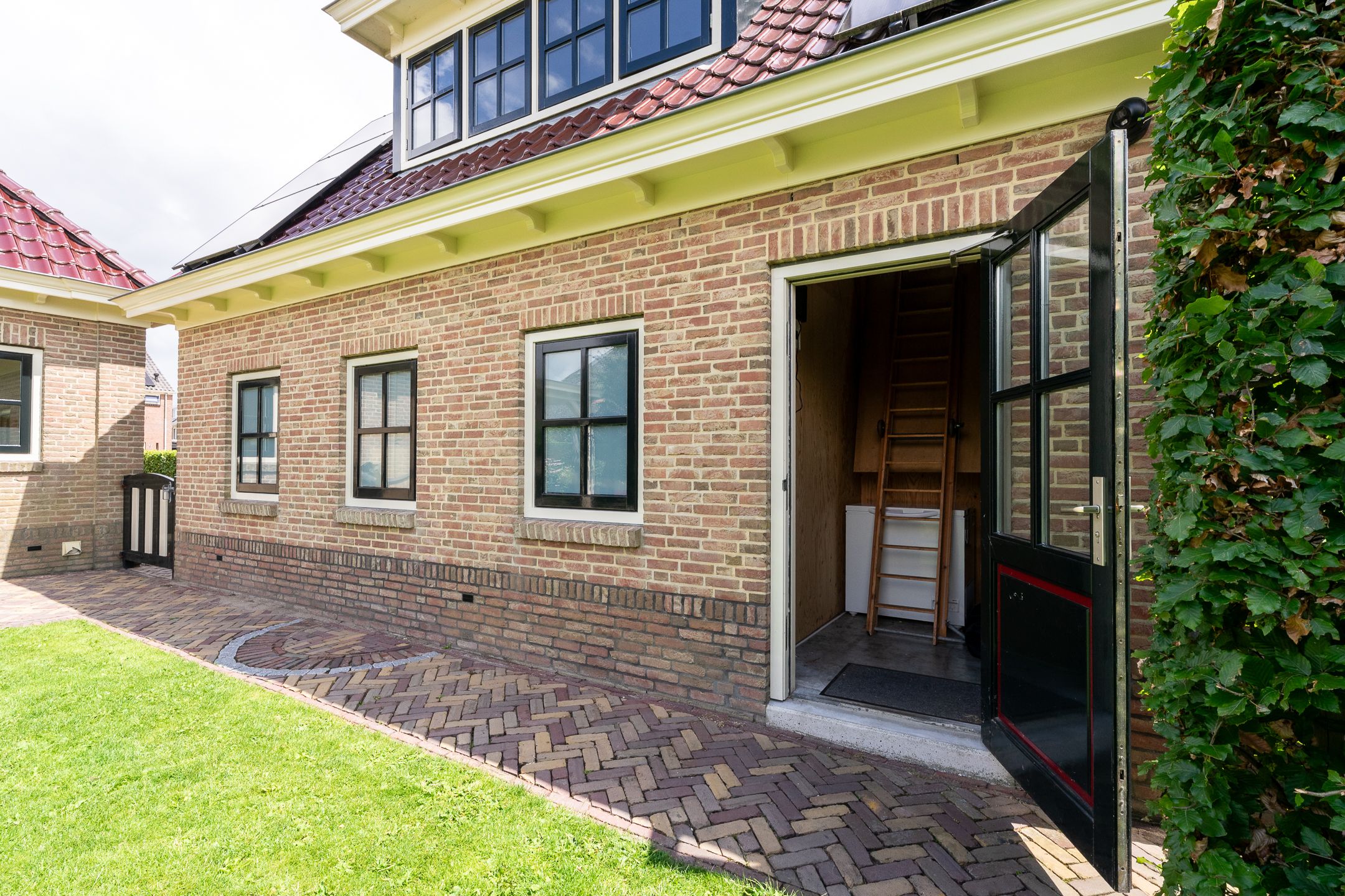 Photo 42 of Burgemeester Honijkstr 41