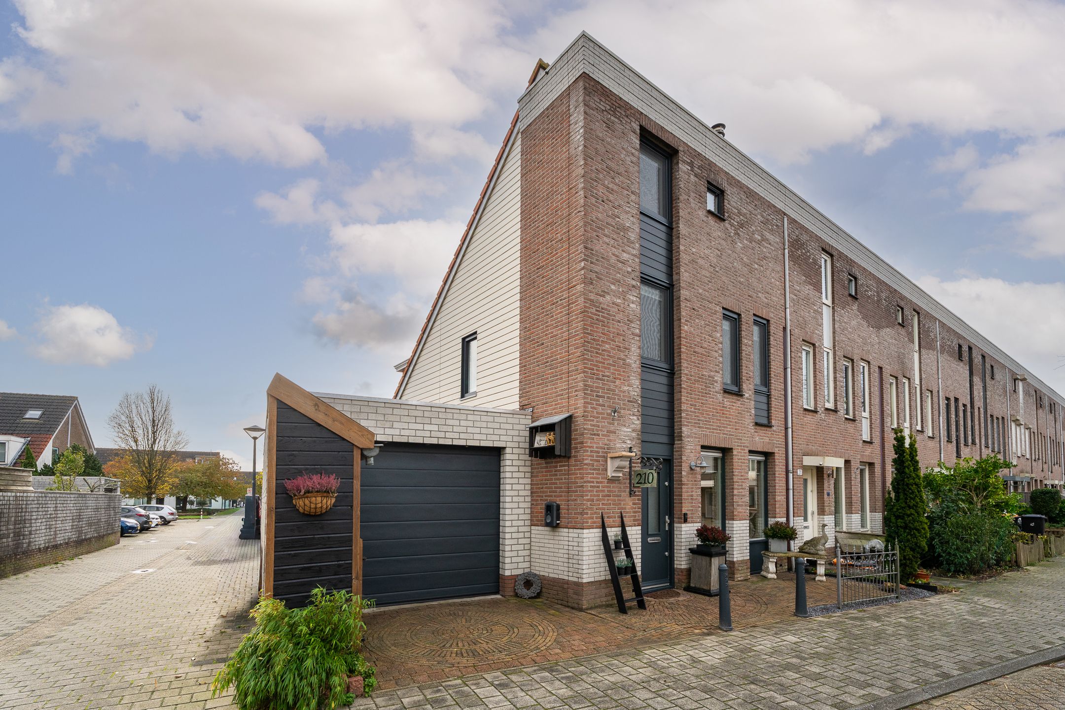 Foto 33 van Robert Stolzhof 210