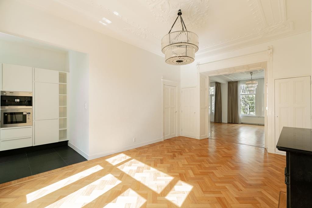 Photo 4 of Frans van Mierisstraat 69-2