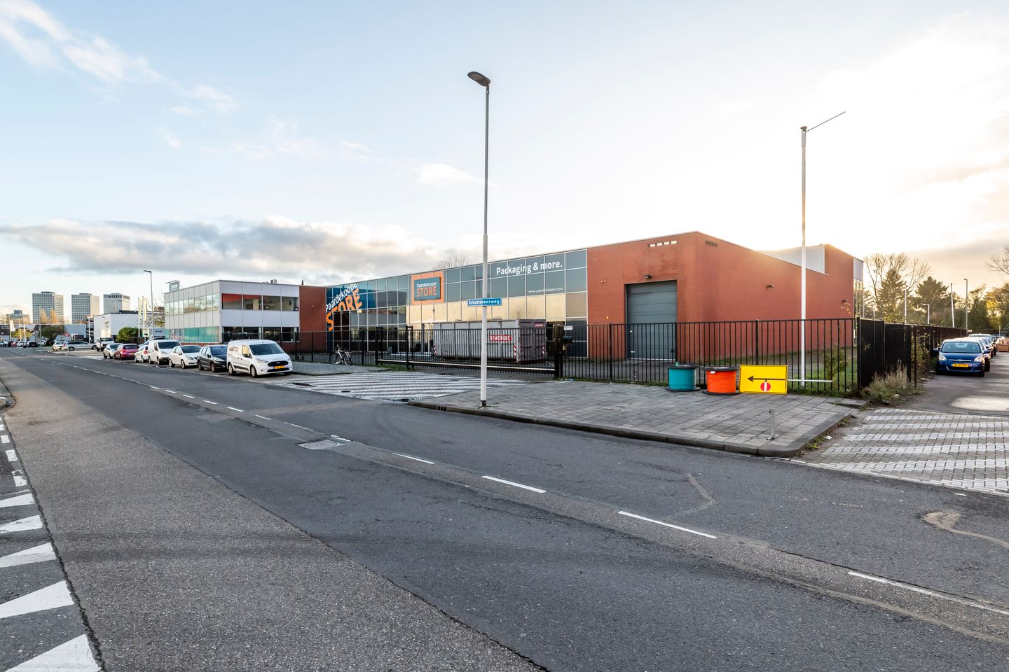 Bekijk foto 2 van Schuttevaerweg 41-A