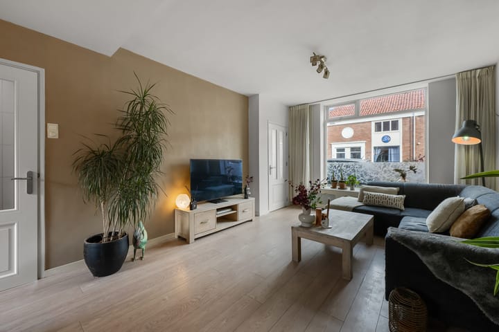 Photo 6 of Dekkerstraat 28