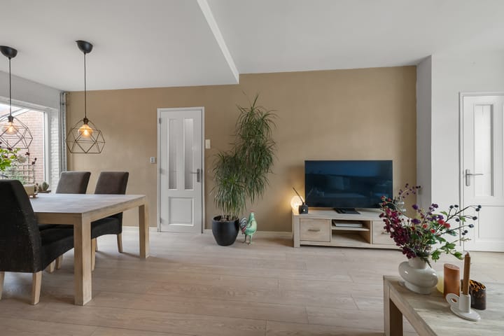 Photo 7 of Dekkerstraat 28