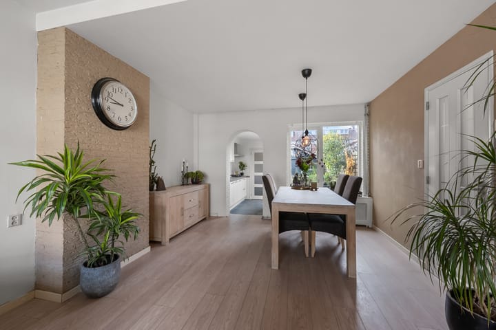 Photo 10 of Dekkerstraat 28