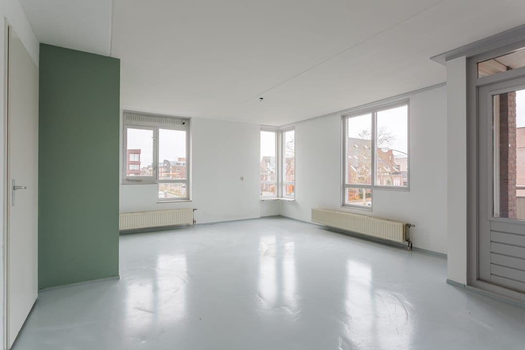 Photo 8 of Valkenierstraat 11