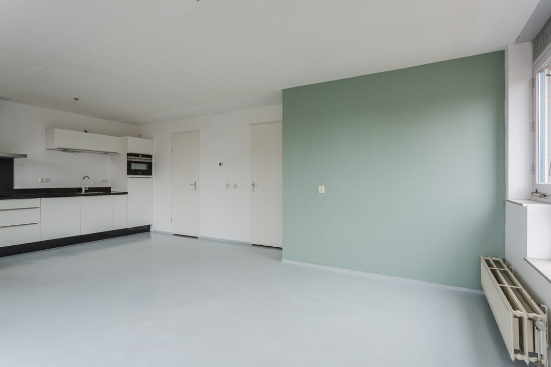 Photo 11 of Valkenierstraat 11