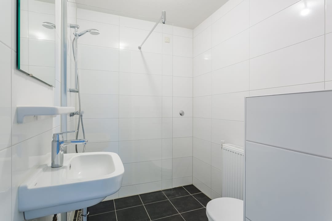 Photo 22 of Valkenierstraat 11