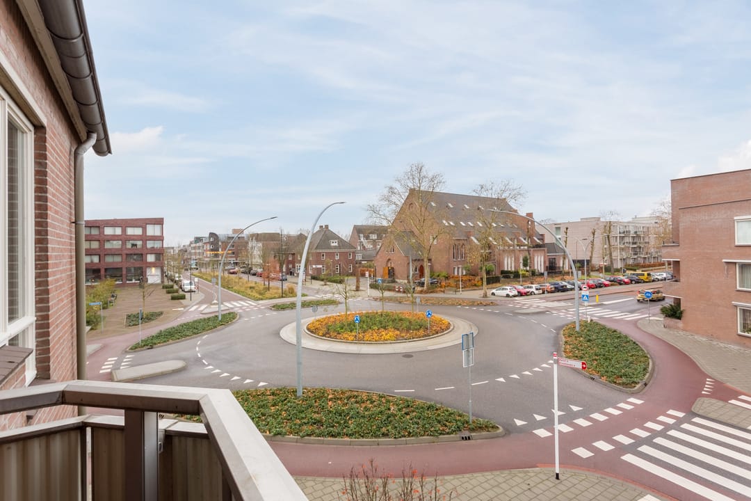 Photo 28 of Valkenierstraat 11