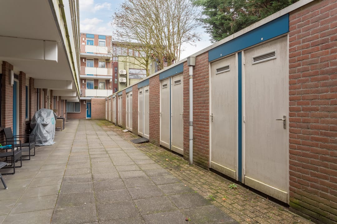 Photo 31 of Valkenierstraat 11