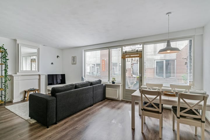 Photo 2 of Raadhuisstraat 9