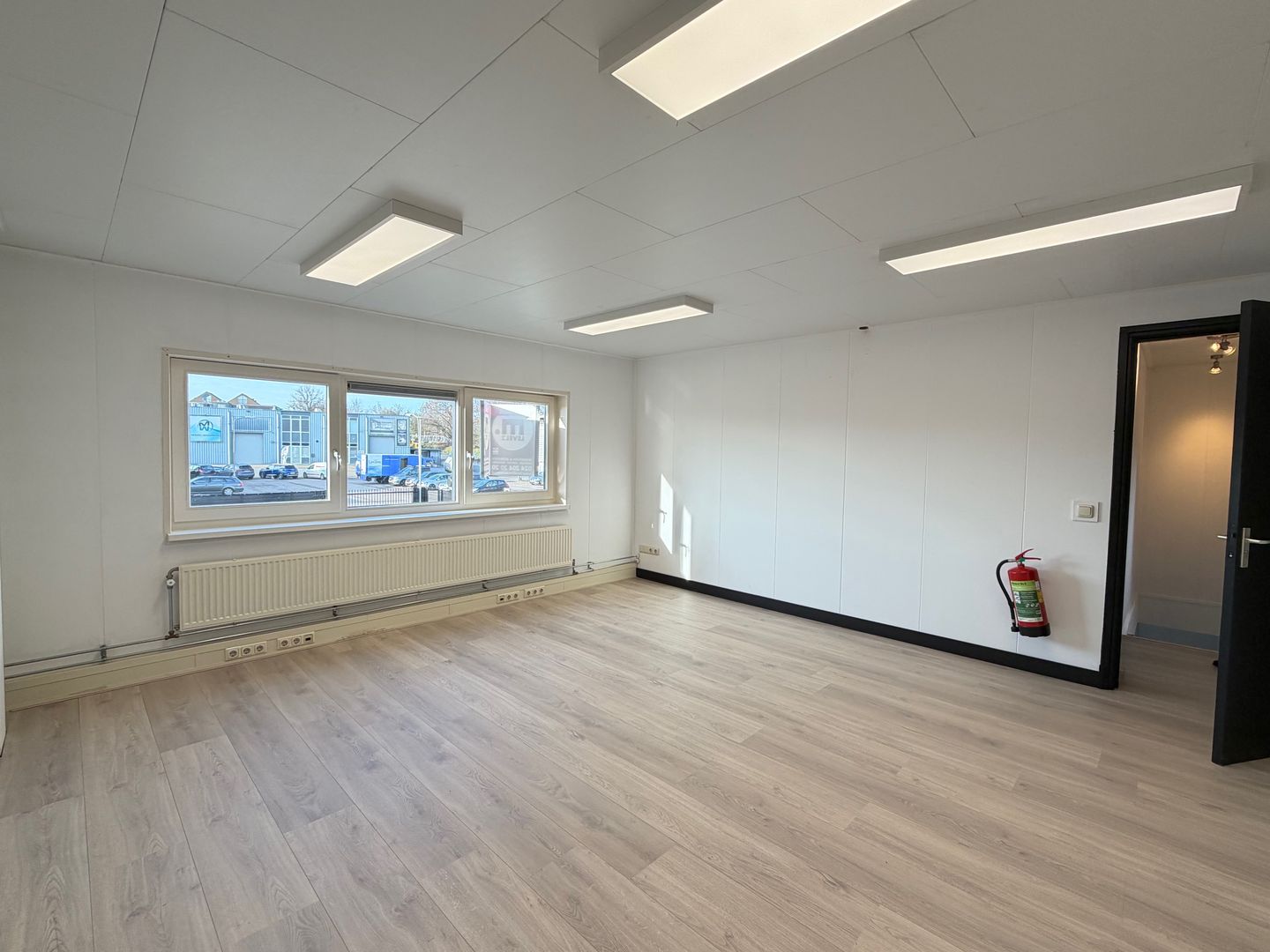 View photo 2 of Ambachtsweg 20