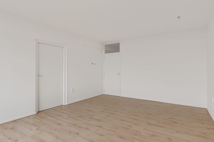 Photo 16 of Tjaarda 220