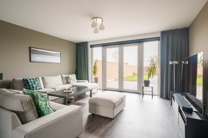 Photo 4 of Anna J. Cooperstraat 81