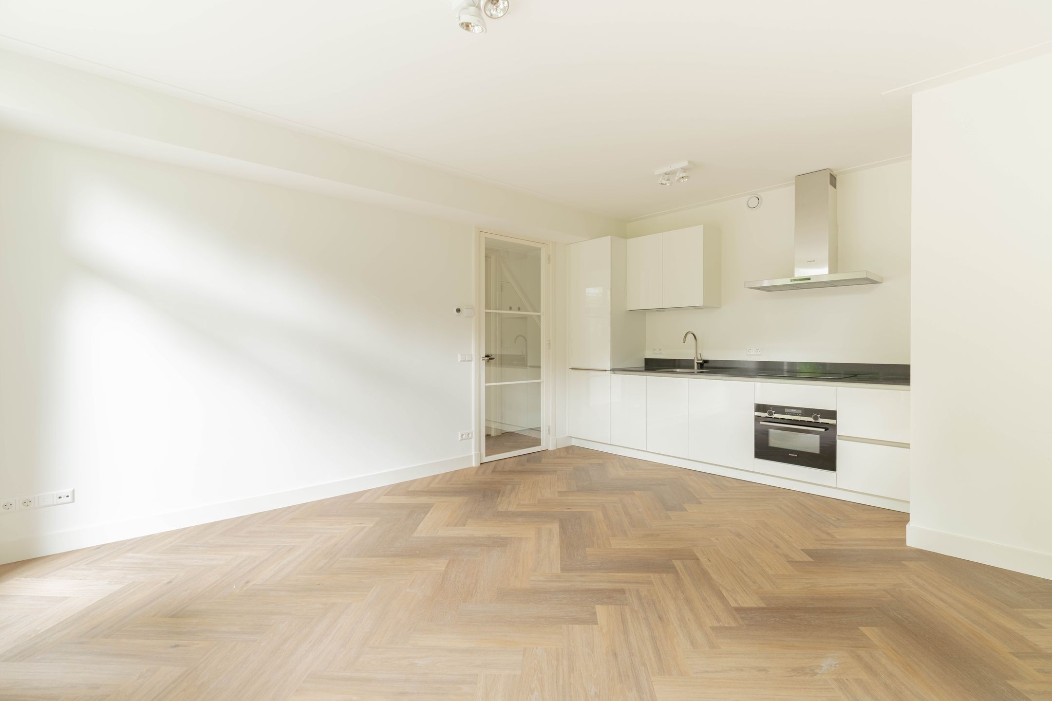 Foto 6 van Montelbaanstraat 11-H