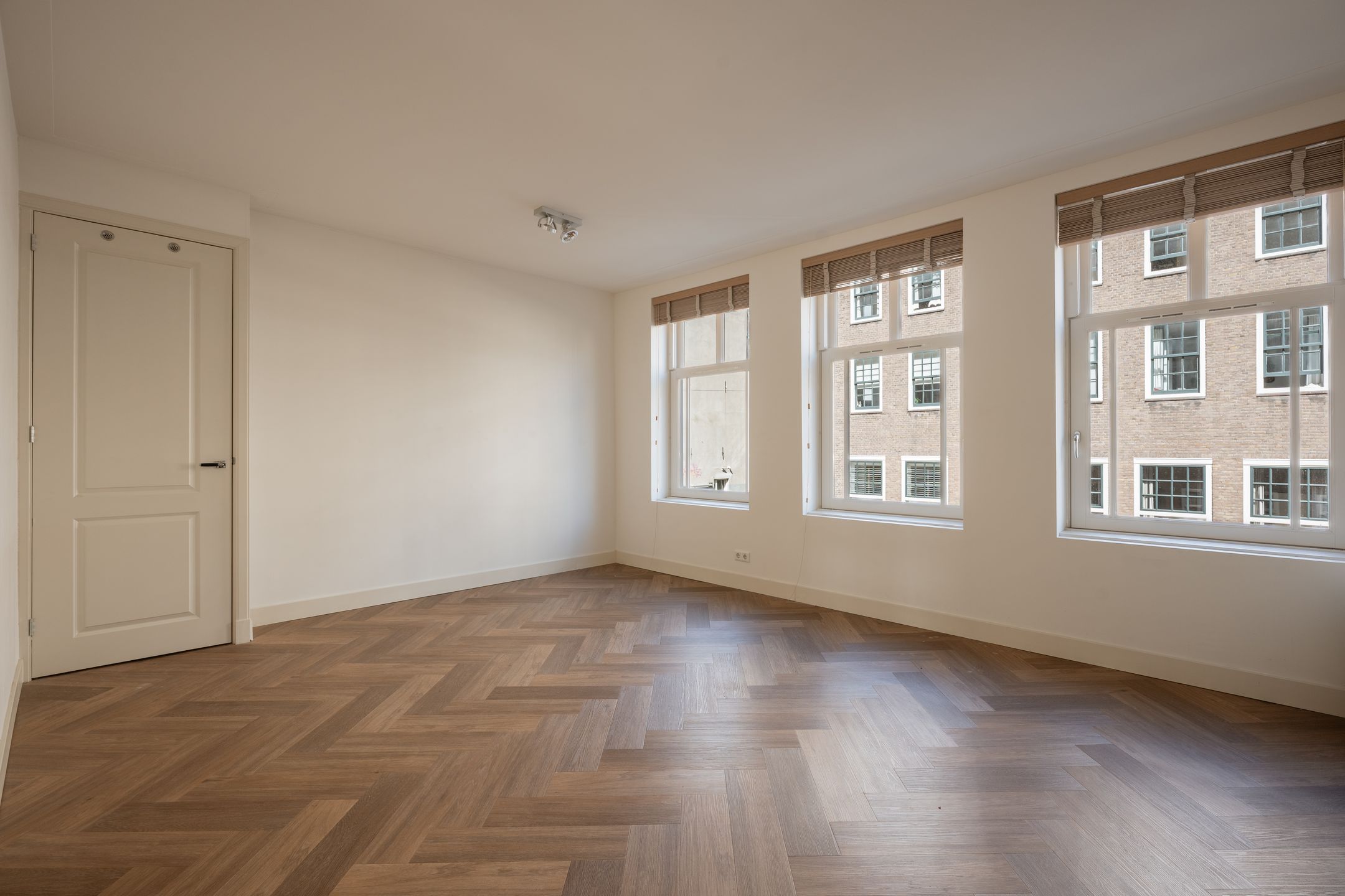 Photo 3 of Montelbaanstraat 11-1