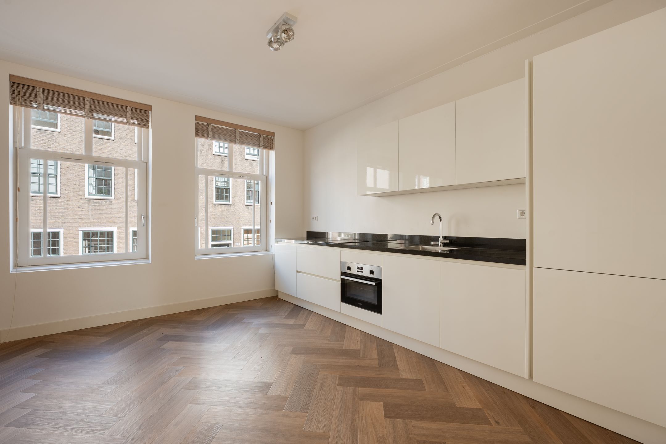 Photo 6 of Montelbaanstraat 11-1