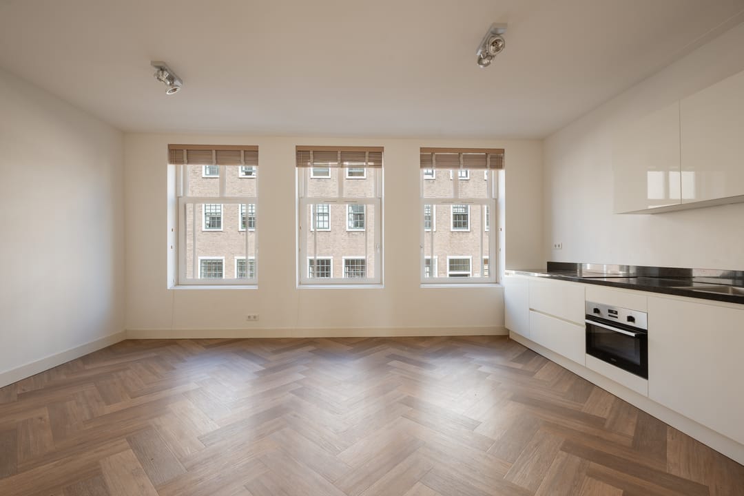 Photo 7 of Montelbaanstraat 11-1