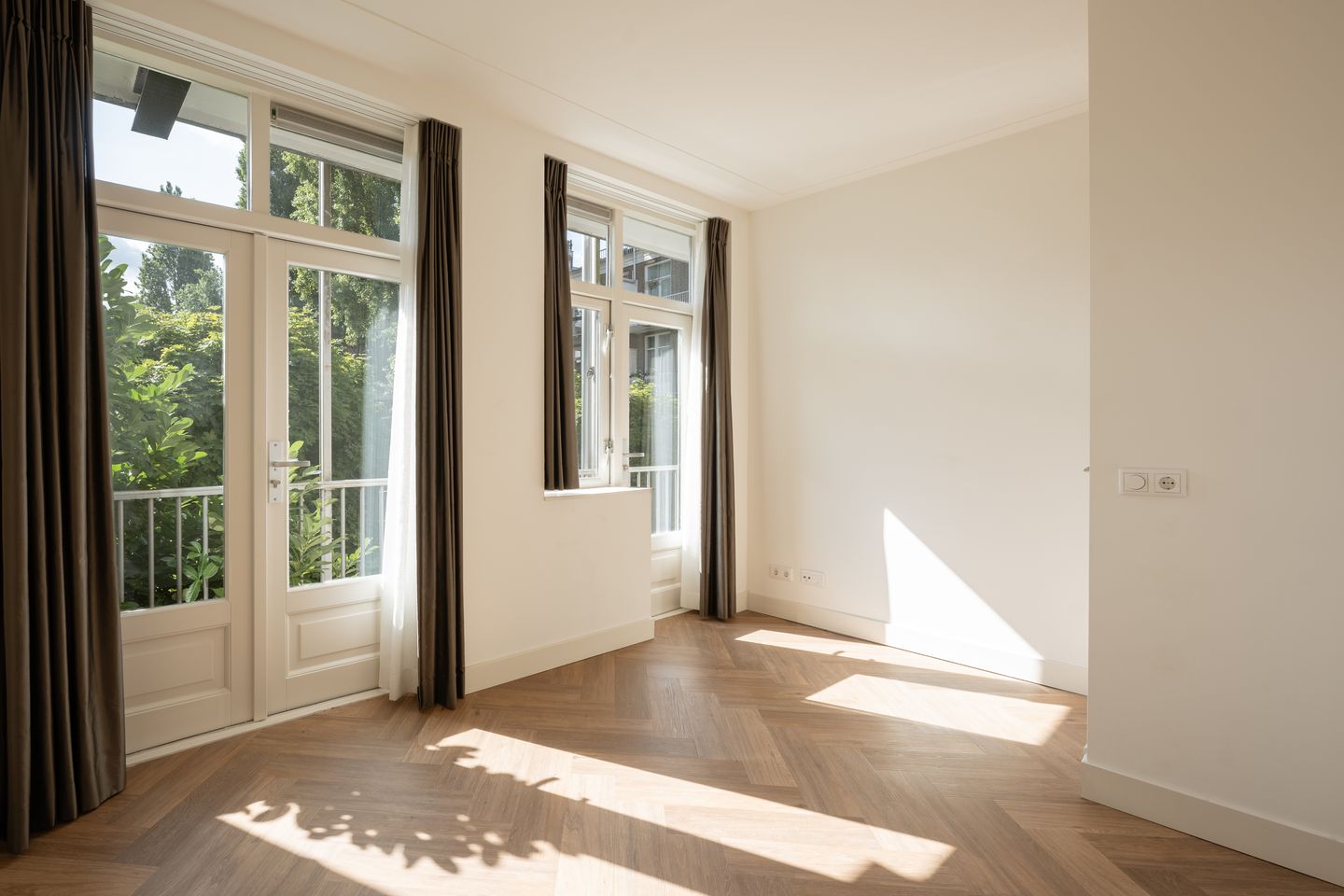 Photo 10 of Montelbaanstraat 11-1