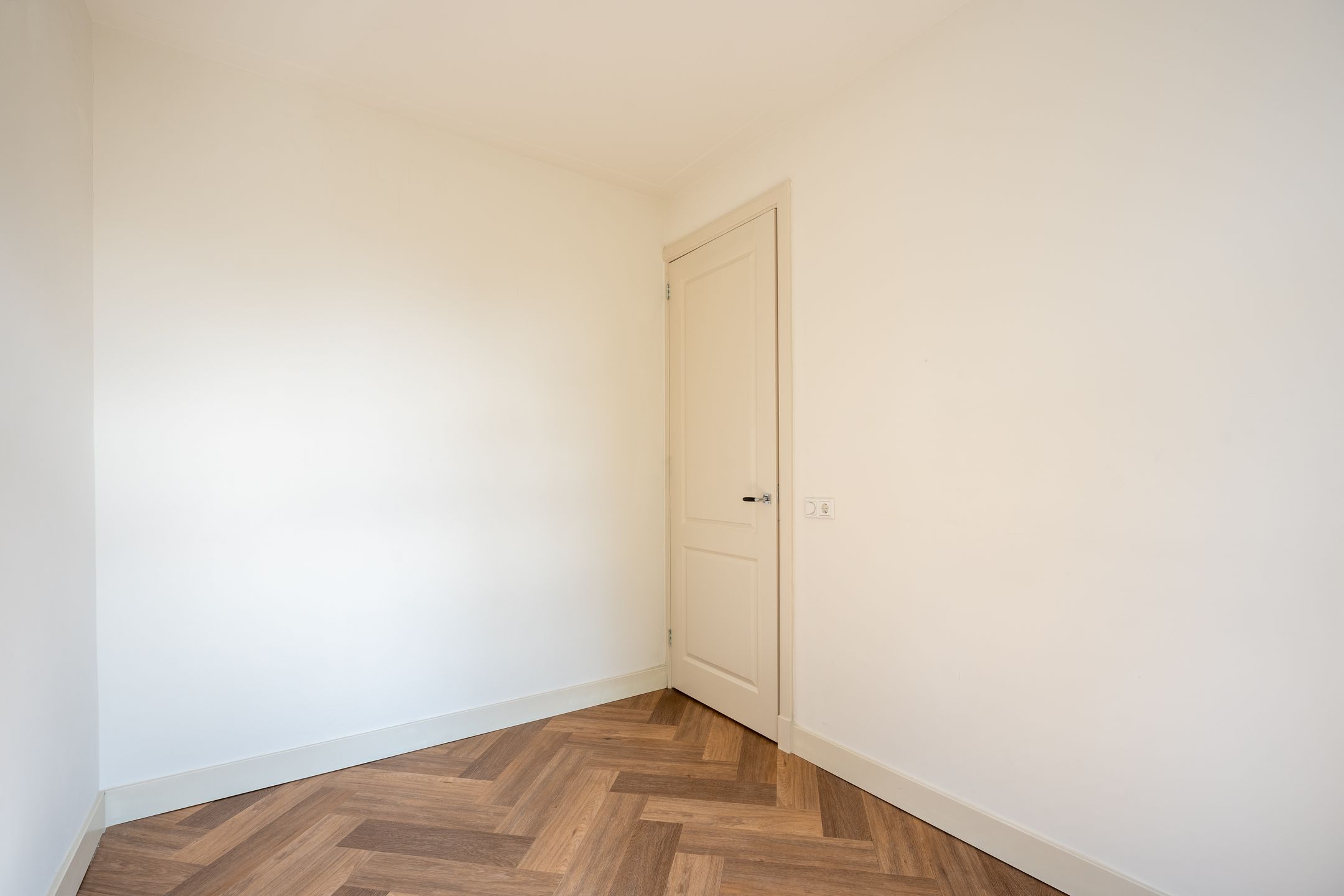 Photo 12 of Montelbaanstraat 11-1