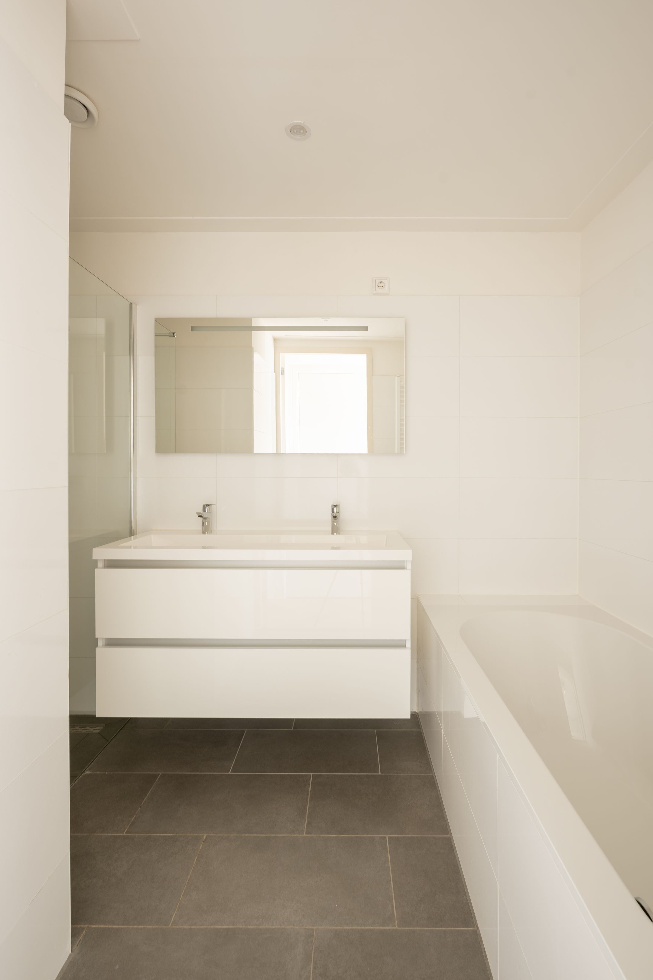 Photo 18 of Montelbaanstraat 11-1