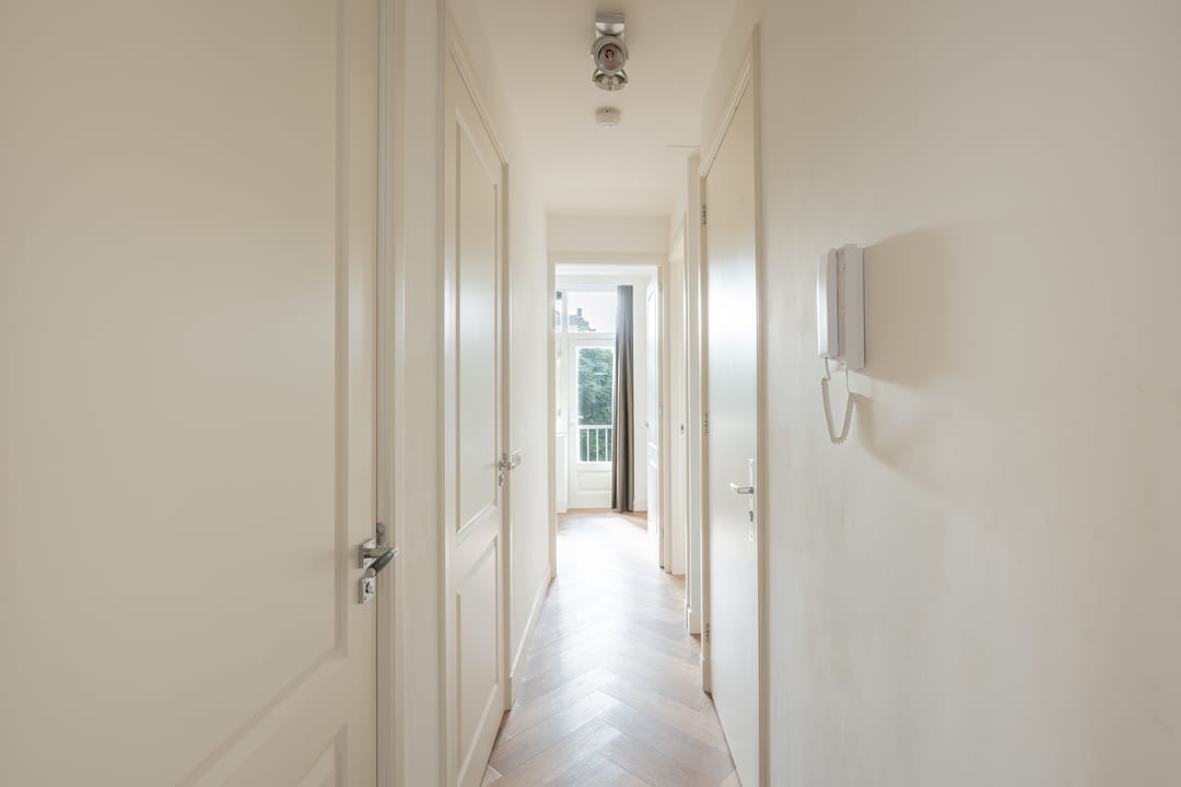 Photo 8 of Montelbaanstraat 11-1