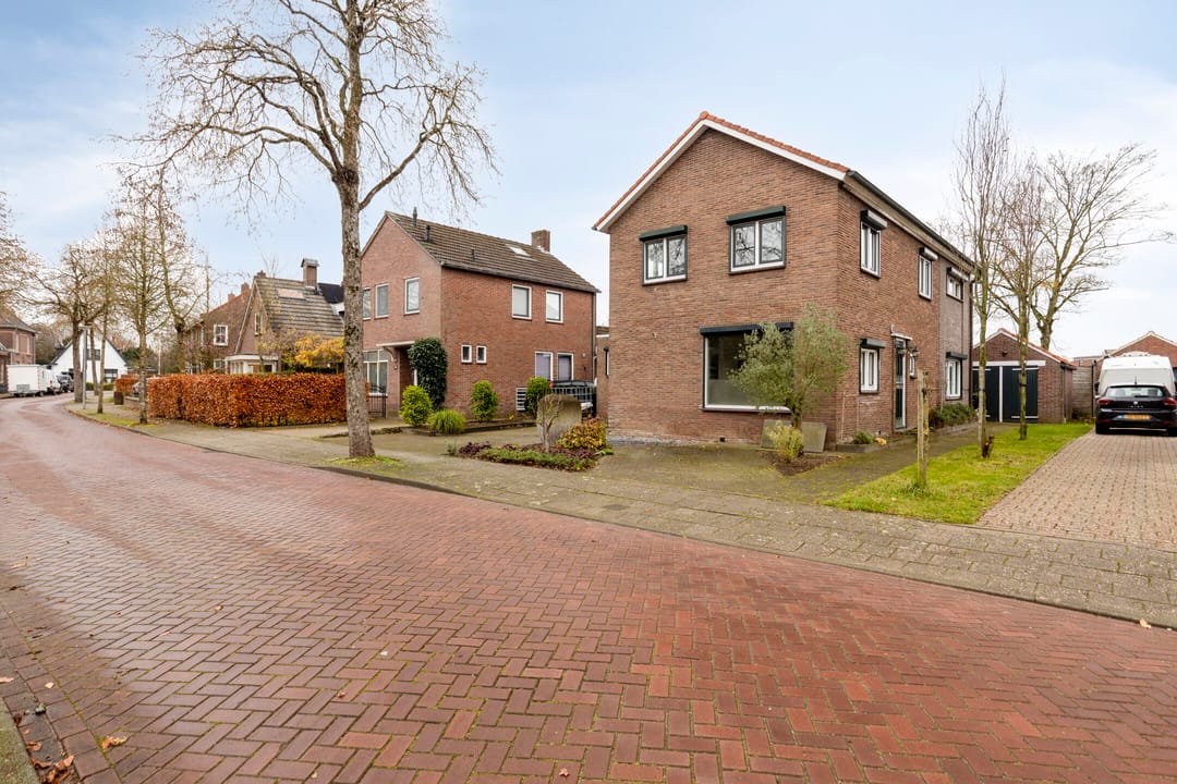 Photo 2 of Hovenstraat 8