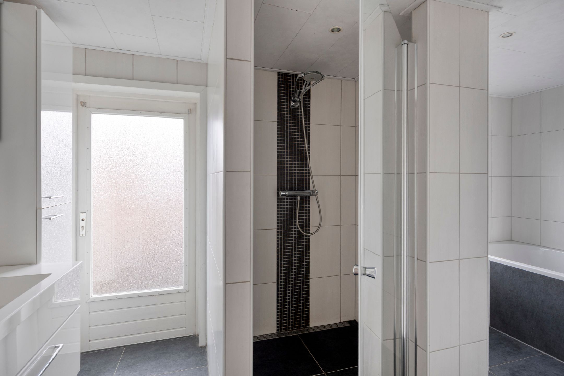 Photo 27 of Hovenstraat 8