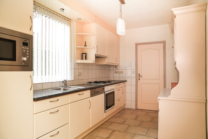 Photo 22 of Beatrixstraat 50