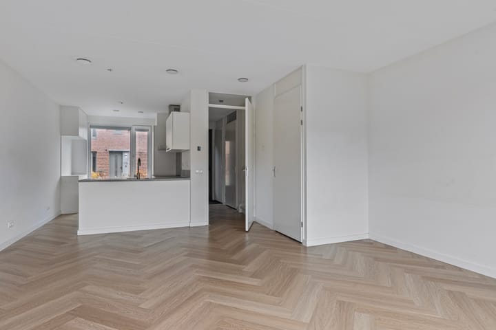 Photo 8 of Stevensweertstraat 32