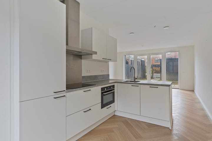 Photo 10 of Stevensweertstraat 32