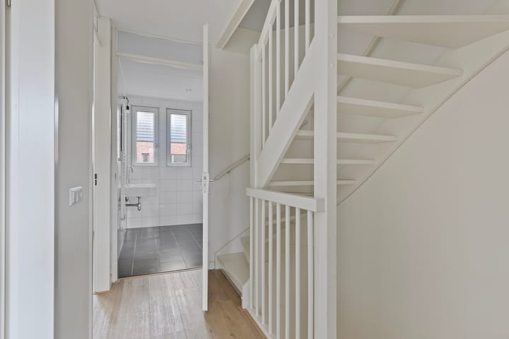 Photo 11 of Stevensweertstraat 32