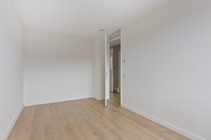 Photo 13 of Stevensweertstraat 32