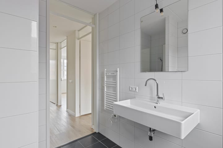 Photo 15 of Stevensweertstraat 32