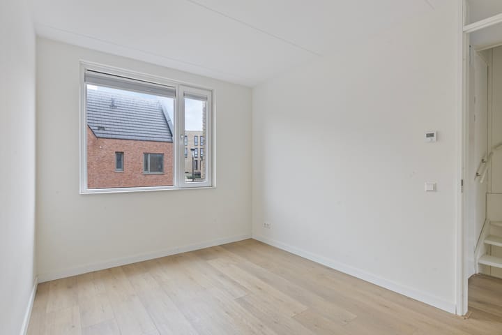 Photo 17 of Stevensweertstraat 32