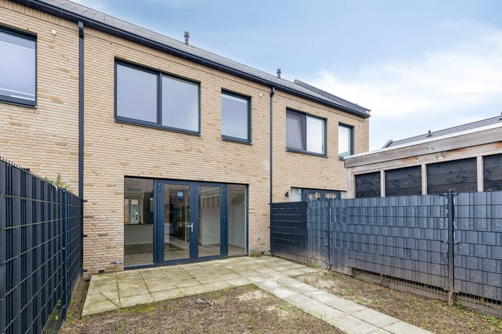 Photo 24 of Stevensweertstraat 32