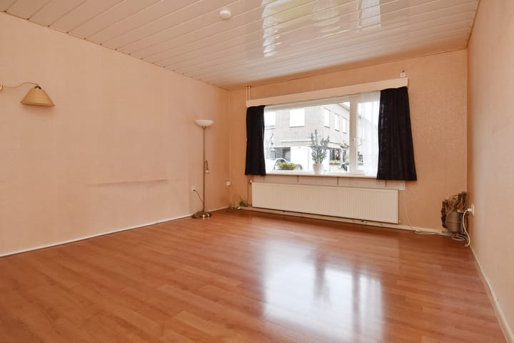 Photo 2 of Van der Gaagstraat 7