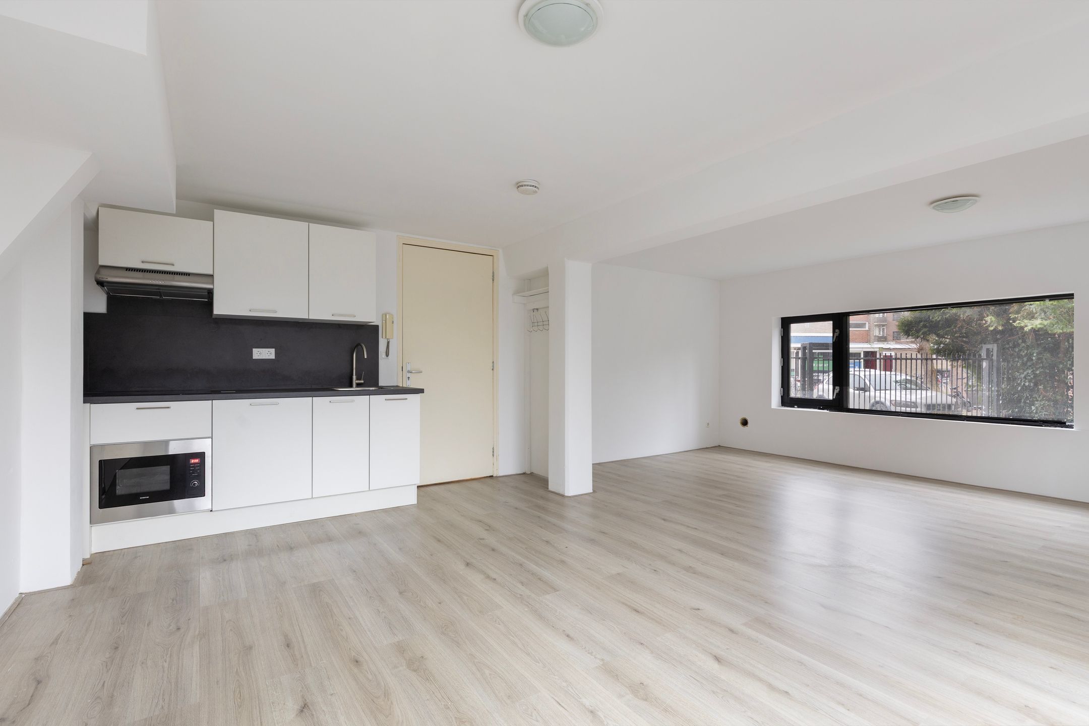 Photo 6 of Vondellaan 67-B