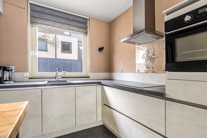 Photo 21 of Aarstraat 10