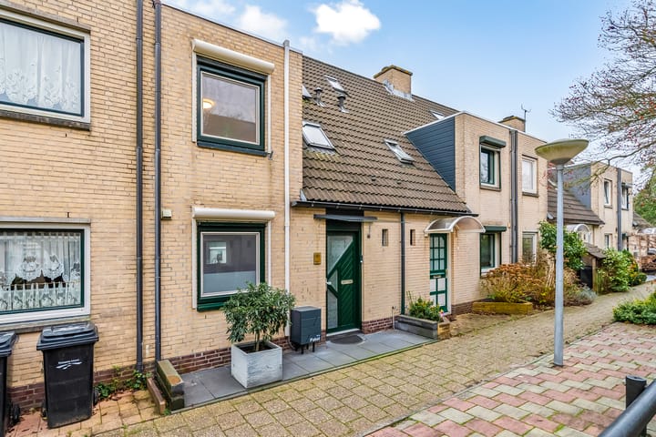 Photo 36 of Aarstraat 10