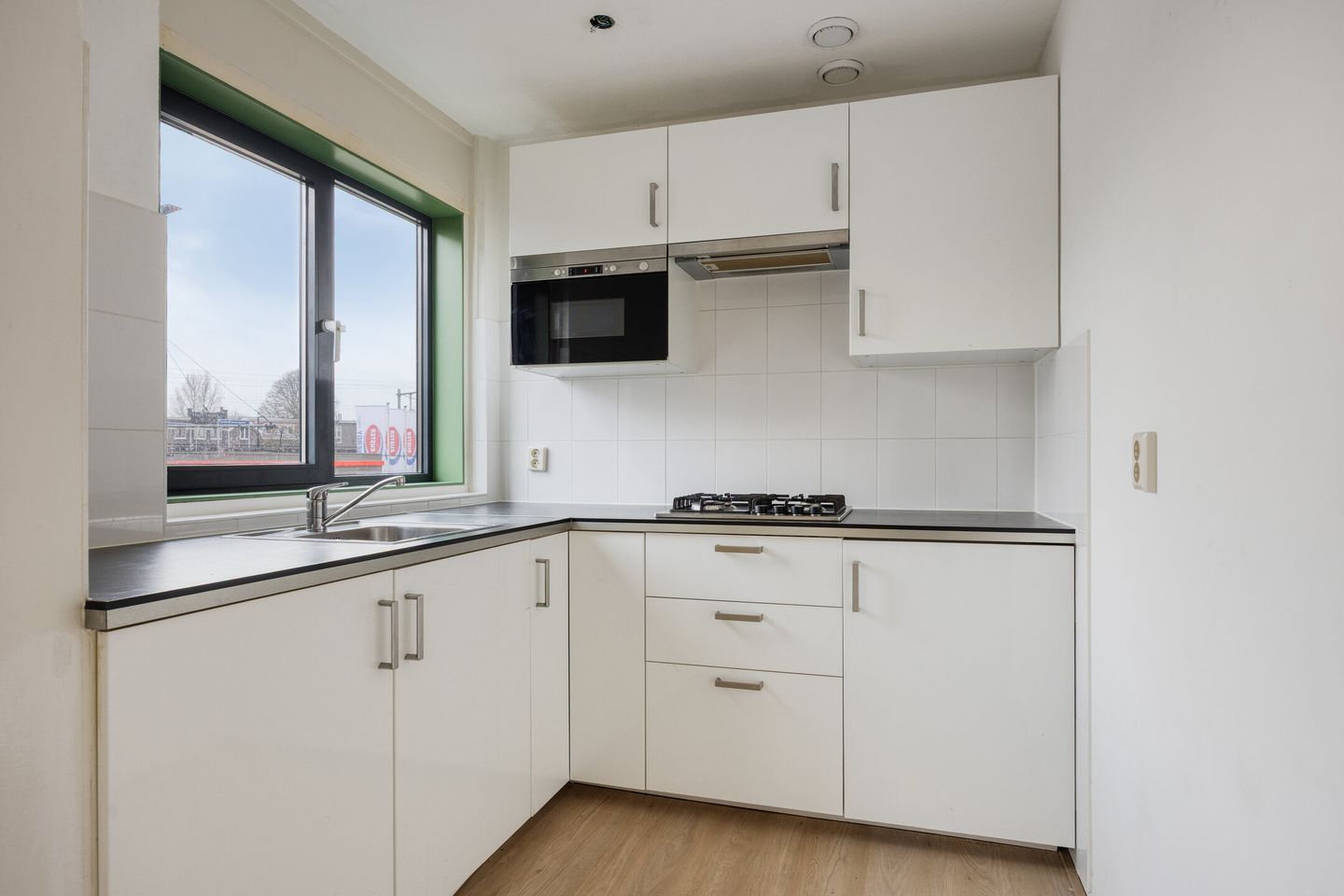 Photo 4 of Ir J.P. van Muijlwijkstraat 302