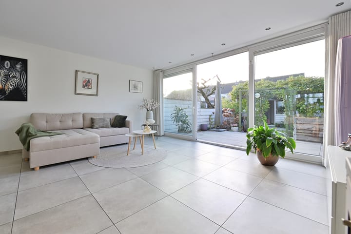 Foto 4 van de Lelie 6