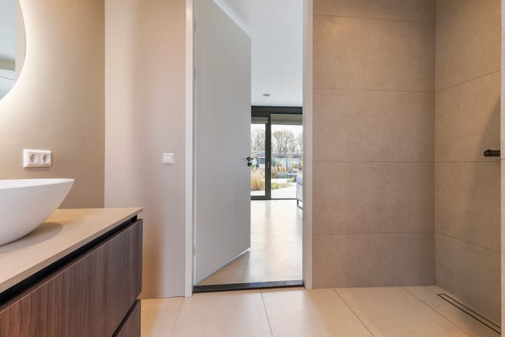 Foto 29 van Murano 49