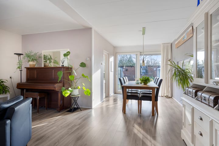 Photo 2 of Roerdompstraat 81