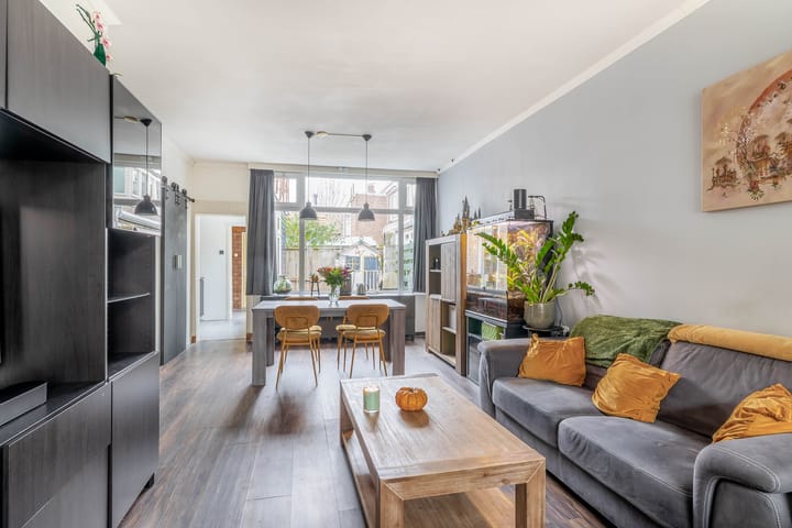 Photo 2 of F.W. Reitzstraat 2